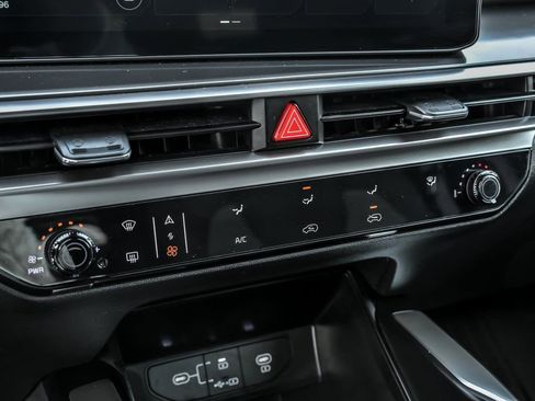 Used 2025 Kia Sorento LX image 22