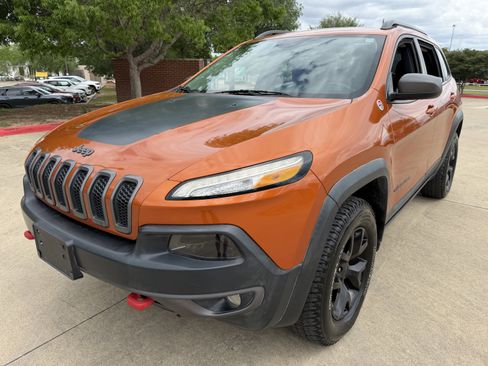 Used 2016 Jeep Cherokee Trailhawk w/ Trailer Tow Group AWD/4WD image 3