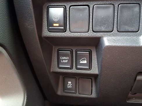 Used 2022 Nissan Frontier SV w/ Technology Package AWD/4WD image 22