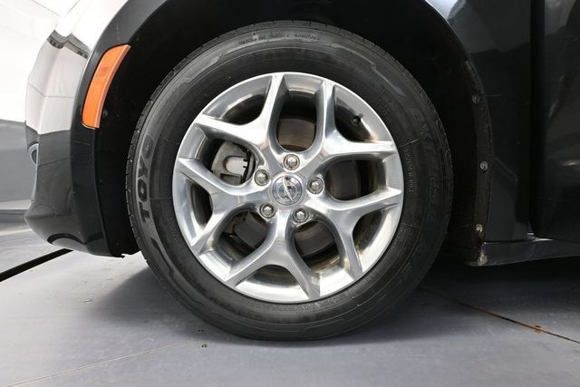 Used 2018 Chrysler Pacifica Limited FWD image 12