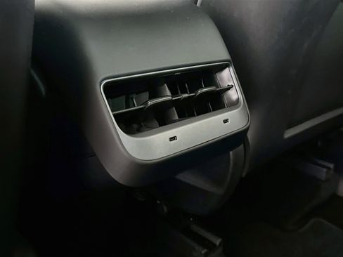 Used 2021 Tesla Model Y Long Range AWD/4WD image 27
