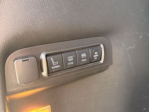 Used 2016 Ford Explorer Platinum AWD/4WD image 23