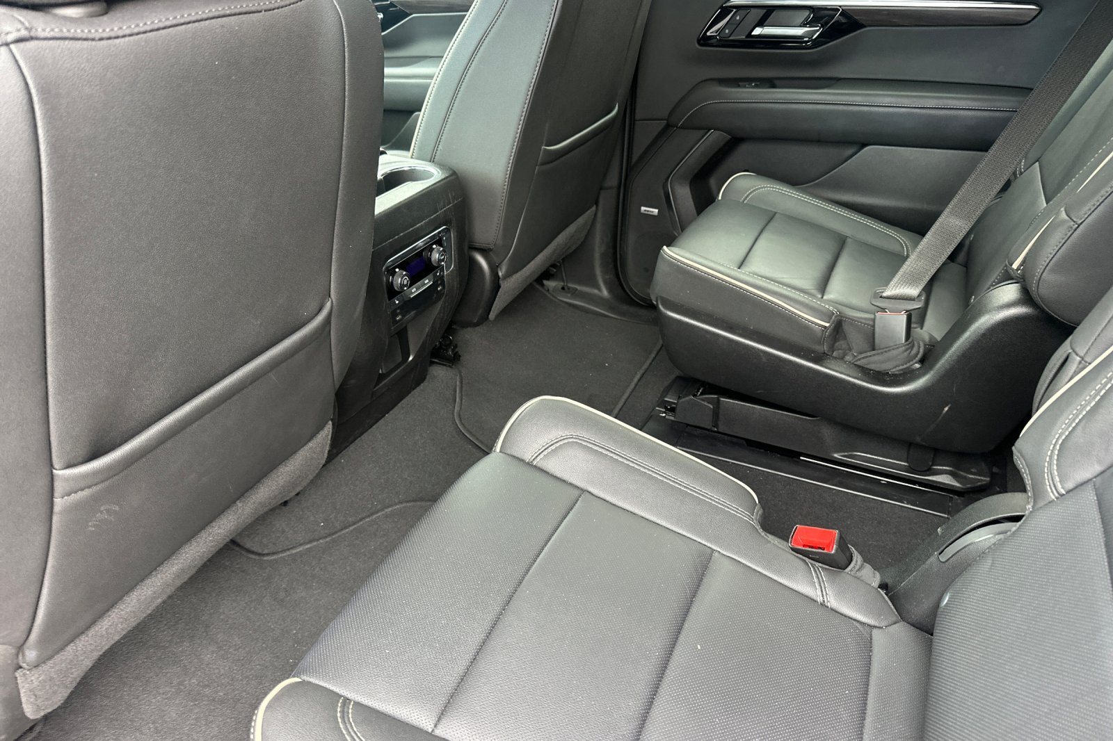 Used 2026 Chevrolet Suburban Premier AWD/4WD image 14