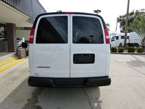 Used 2021 Chevrolet Express 2500 w/ Driver Convenience Package image 12