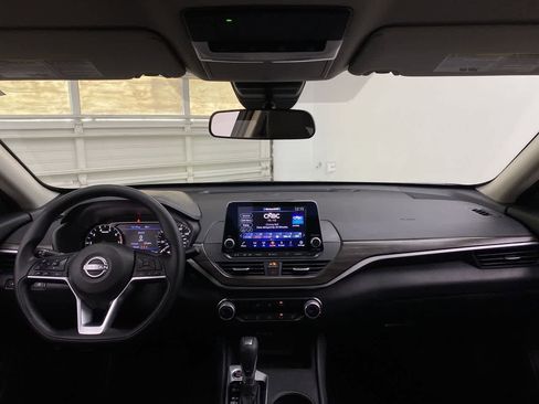 Used 2025 Nissan Altima 2.5 SV image 13