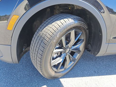 Used 2024 Volkswagen Tiguan SE image 29