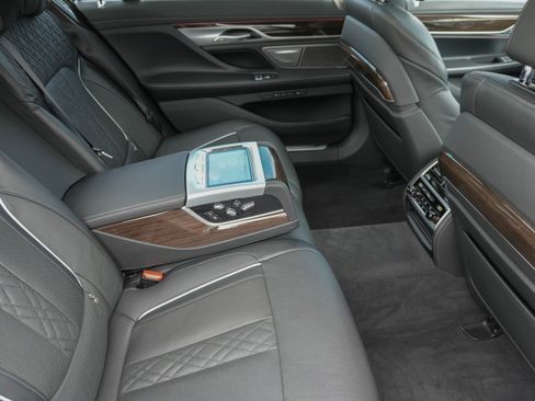 Certified 2022 BMW M760i xDrive w/ Luxury Rear Seating Package image 41