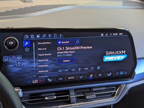Used 2025 Chevrolet Equinox EV LT w/ Convenience Package FWD image 29