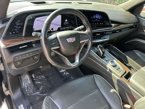Used 2023 Cadillac Escalade ESV Premium Luxury image 2