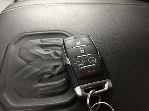 Used 2022 RAM 1500 Laramie AWD/4WD image 8