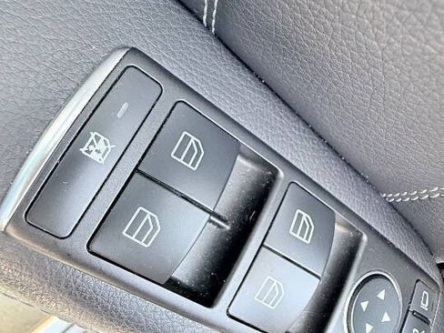 Used 2014 Mercedes-Benz GL 550 4MATIC image 35