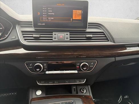Used 2020 Audi Q5 2.0T Premium Plus w/ Premium Plus Package AWD/4WD image 18