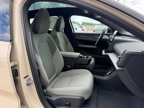 New 2026 Volvo EX30 Plus w/ Climate Package RWD image 8