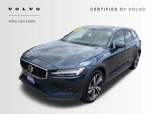 Certified 2025 Volvo V60 B5 Cross Country Plus AWD/4WD image 3