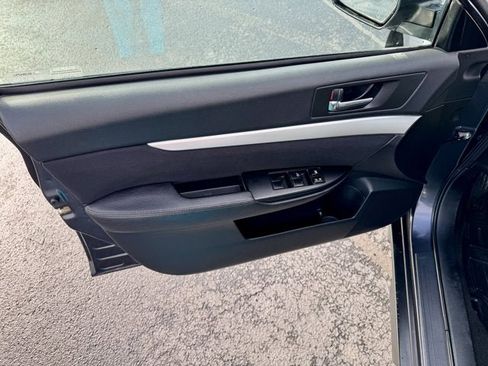 Used 2012 Subaru Outback 2.5i image 21