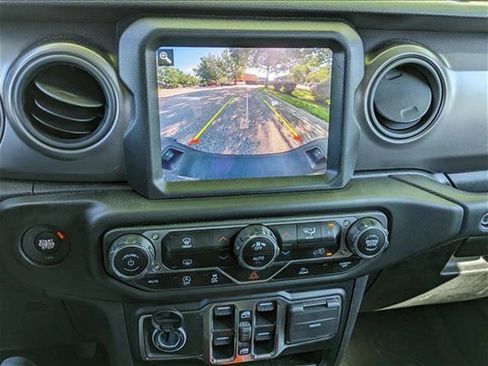 Used 2023 Jeep Gladiator Sport image 12