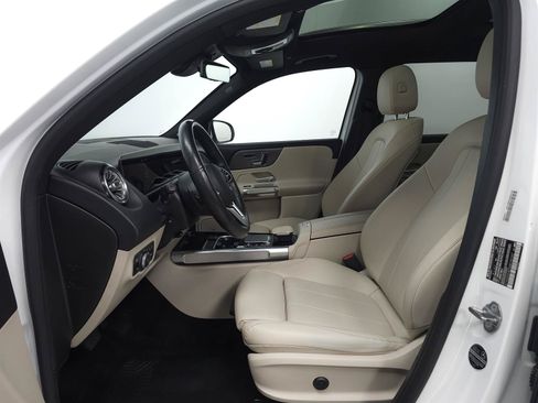 Used 2021 Mercedes-Benz GLB 250 4MATIC image 4