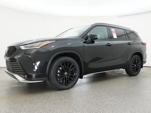 New 2026 Toyota Highlander XSE image 17
