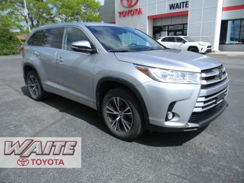 Used 2018 Toyota Highlander Plus AWD/4WD image 1