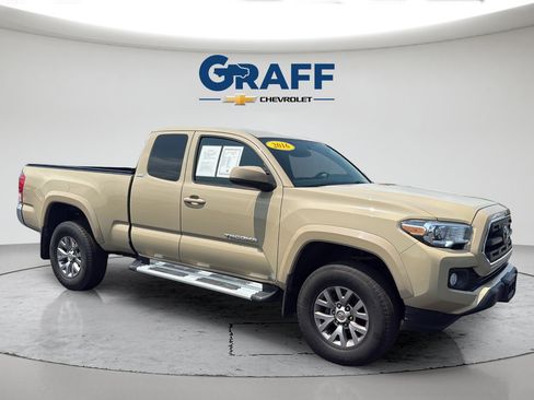 Used 2016 Toyota Tacoma SR5 w/ SR5 Appearance Package (SN) AWD/4WD image 10