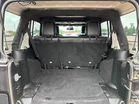 Used 2018 Jeep Wrangler Unlimited Sahara AWD/4WD image 26