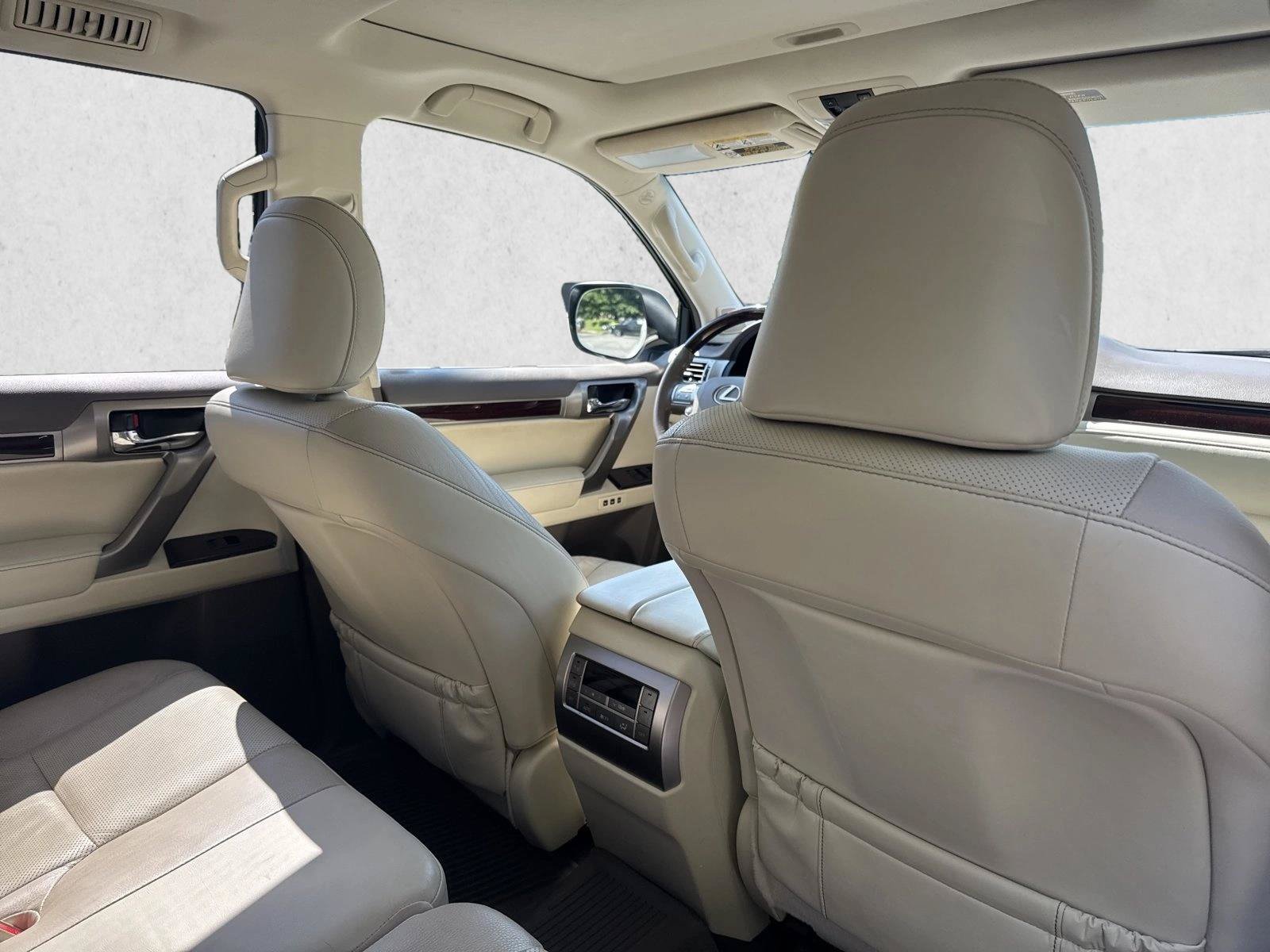 Used 2018 Lexus GX 460 Premium w/ Premium Package AWD/4WD image 27