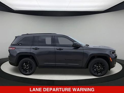 New 2026 Jeep Grand Cherokee Altitude AWD/4WD image 9