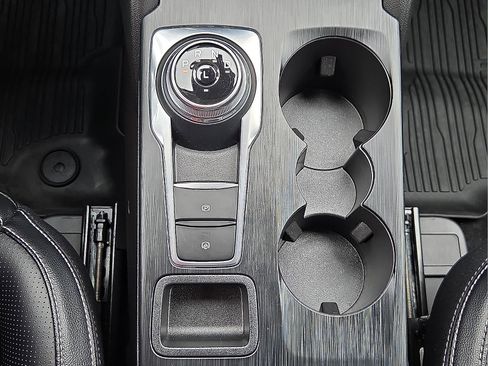 Certified 2025 Ford Escape SE w/ PHEV Premium Package FWD image 18