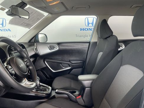 Used 2024 Kia Soul LX image 11