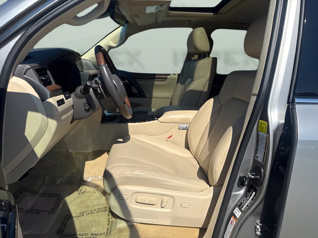 Used 2019 Lexus LX 570 4WD w/ Luxury Package image 9