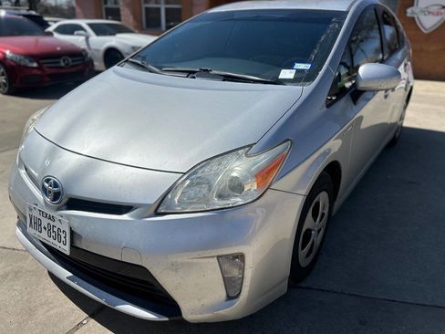 Used 2014 Toyota Prius Two image 2