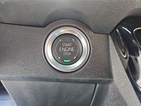 Used 2025 Chevrolet Traverse LT FWD image 28