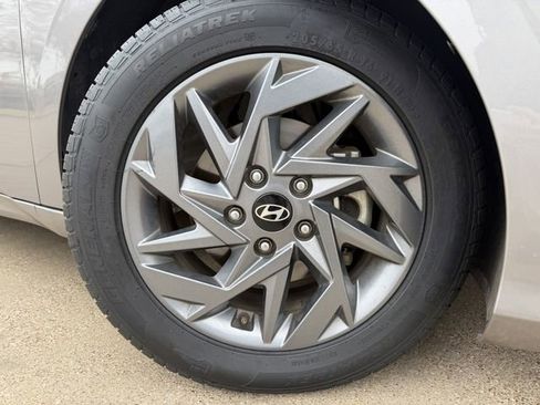 Used 2024 Hyundai Elantra SEL image 9