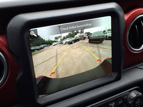 Used 2023 Jeep Gladiator Rubicon w/ Cold Weather Group image 26