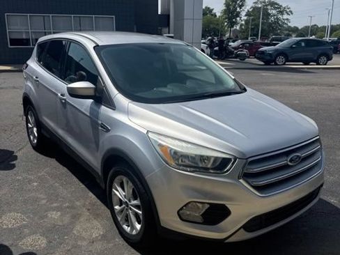 Used 2017 Ford Escape SE FWD image 1