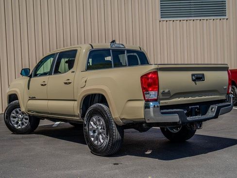Used 2017 Toyota Tacoma SR5 w/ Tow Package AWD/4WD image 6