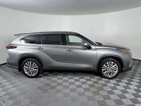 Used 2026 Toyota Highlander Platinum AWD/4WD image 14