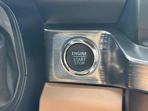 Used 2025 Ford F250 Lariat w/ Lariat Ultimate Package AWD/4WD image 37