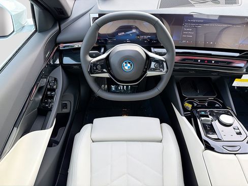 New 2026 BMW i5 eDrive40 image 17