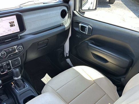 Used 2024 Jeep Gladiator Sport AWD/4WD image 15