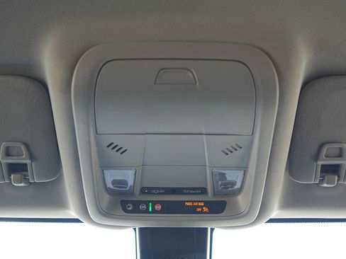 Used 2024 GMC Terrain SLE image 25