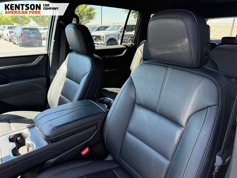 Used 2024 GMC Acadia Elevation AWD/4WD image 24