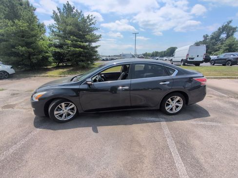 Used 2014 Nissan Altima 2.5 SL w/ Technology Package FWD image 2