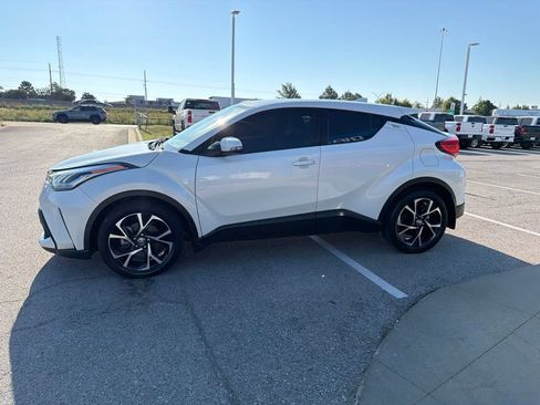 Used 2021 Toyota C-HR XLE FWD image 6