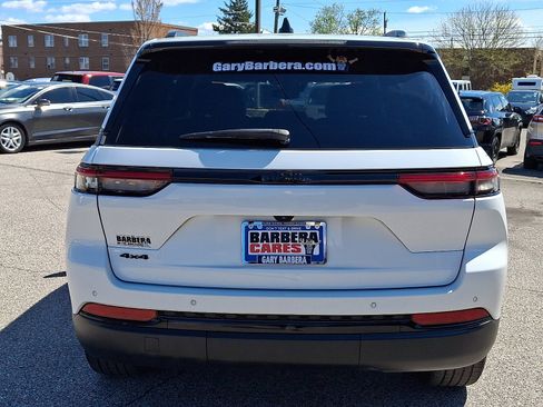 Used 2023 Jeep Grand Cherokee Altitude image 3