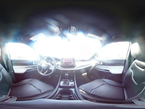 Used 2025 Jeep Compass Limited image 43