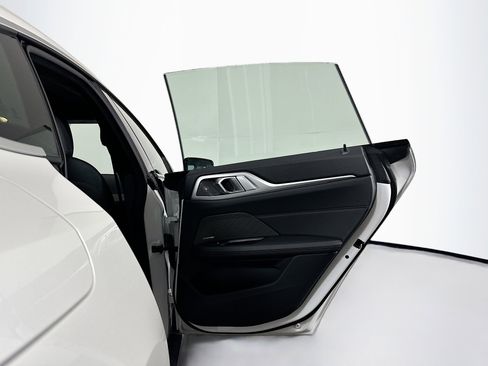 Used 2025 BMW i4 xDrive40i image 32