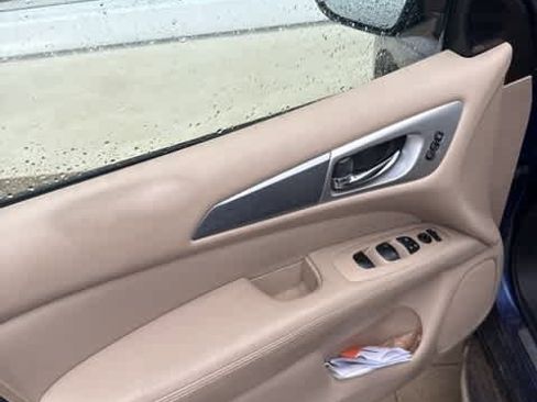 Used 2019 Nissan Pathfinder SL w/ Cargo Package image 11