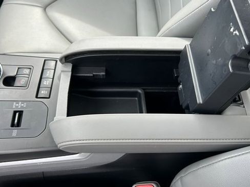 Used 2021 Toyota Highlander XLE image 34