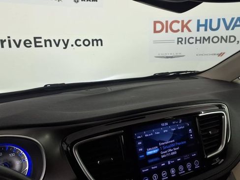 Used 2019 Chrysler Pacifica Limited w/ Tire & Wheel Group FWD image 26